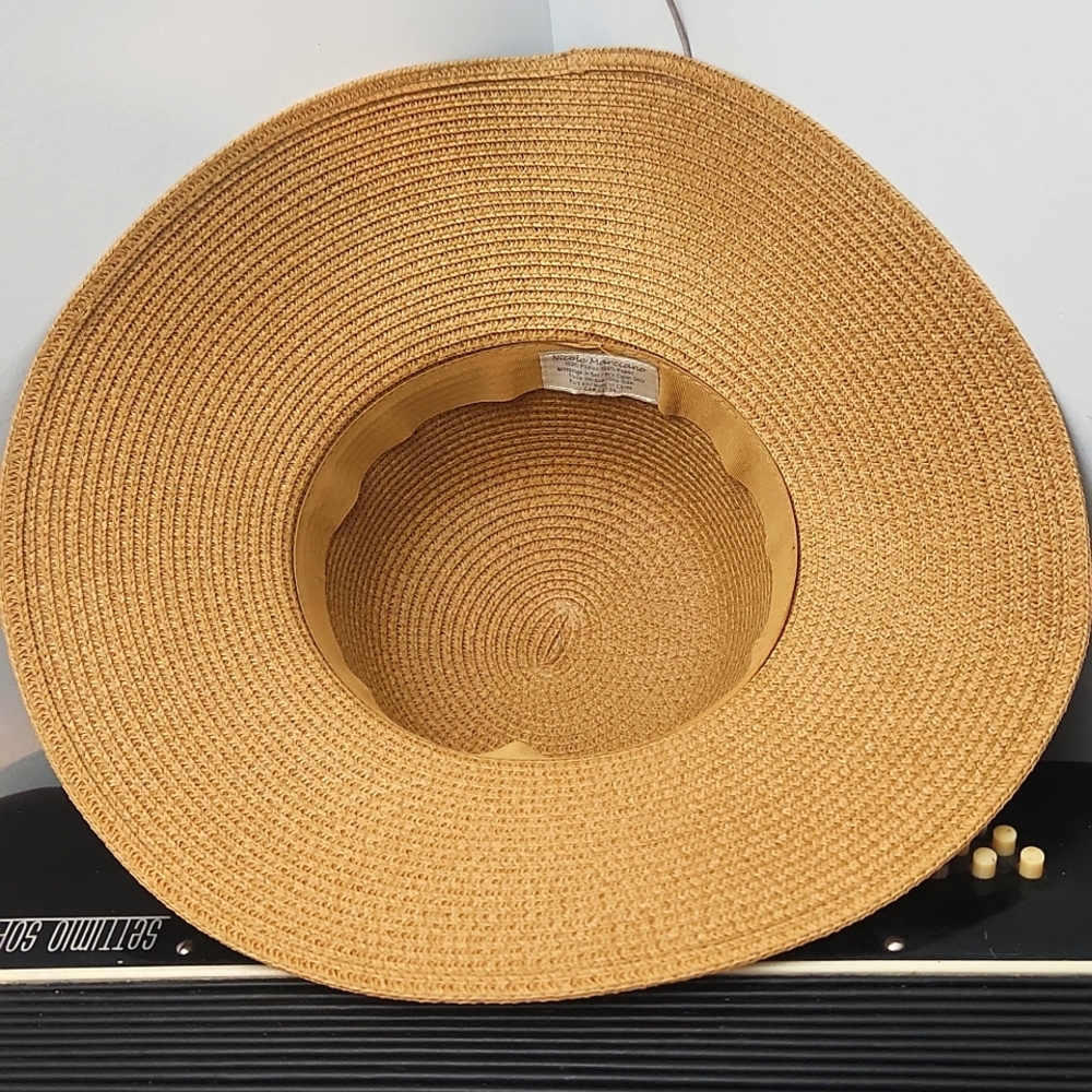 NWT - ELEGANT NICOLE MARCIANO UPF 50+ TAN WIDE-BRIMMED HAT W/SILVER BAND - Picture 7 of 7